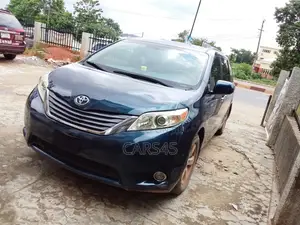 Toyota Sienna 2011 Blue