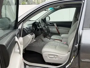 Toyota Highlander Limited 3.5L 2WD 2013 Gray