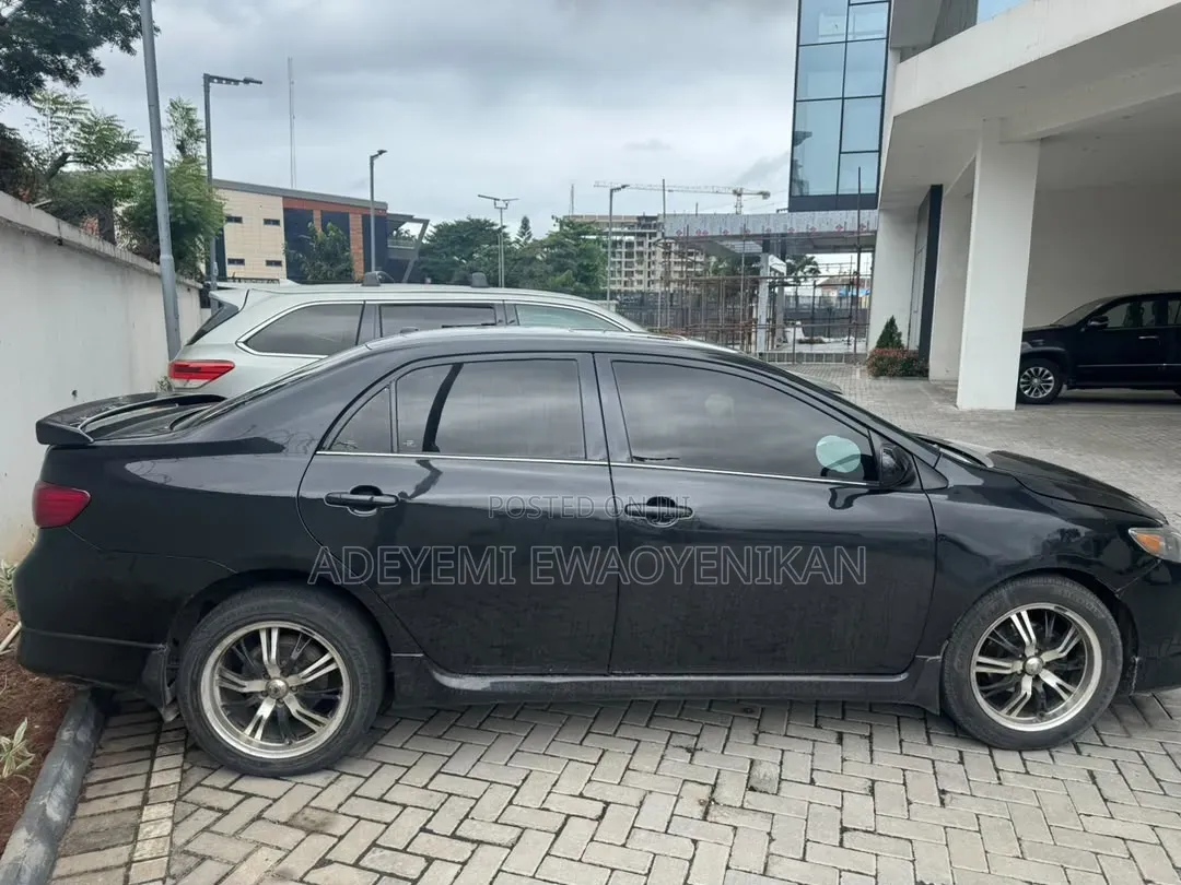 Toyota Corolla 2010 Black