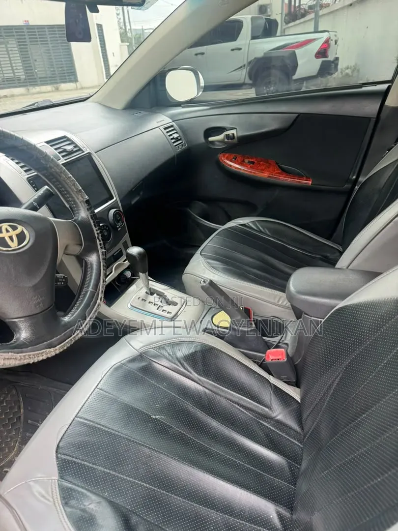 Toyota Corolla 2010 Black
