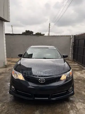 Toyota Camry SE 4dr Sedan (2.5L 4cyl 6A) 2013 Blue