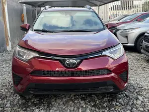 Toyota RAV4 LE 4dr SUV (2.5L 4cyl 6A) 2018 Red