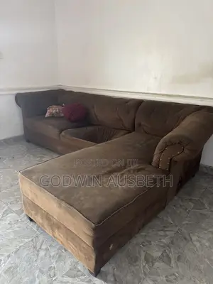 4 Seater L- Shape Couch With Single