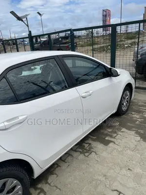Toyota Corolla LE 4dr Sedan (1.8L 4cyl CVT) 2017 White