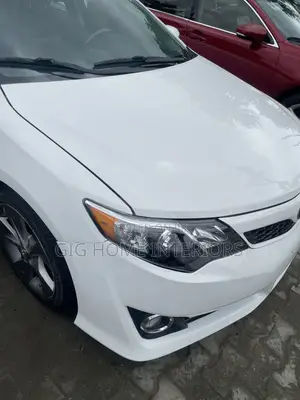 Toyota Camry SE V6 4dr Sedan (3.5L 6cyl 6A) 2013 White