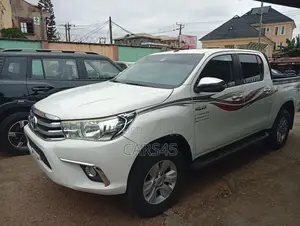 Toyota Hilux 2020 White