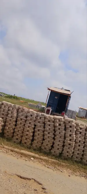 Lafage (+)+ Bua Cement Distributor