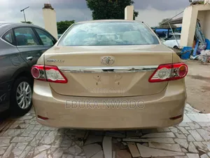 Toyota Corolla 2012 Gold