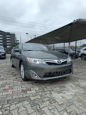 Toyota Camry XLE 4dr Sedan (2.5L 4cyl 6A) 2013 Green