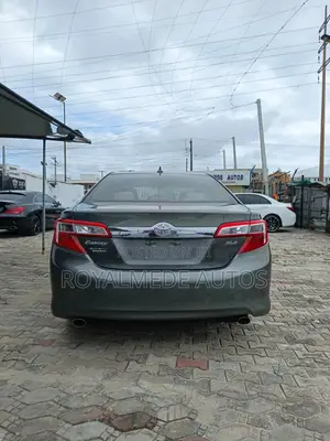 Toyota Camry XLE 4dr Sedan (2.5L 4cyl 6A) 2013 Green