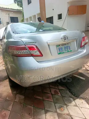 Toyota Camry 2011 Silver