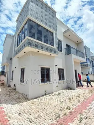 4bdrm Duplex in Dawko, Dakwo District for rent