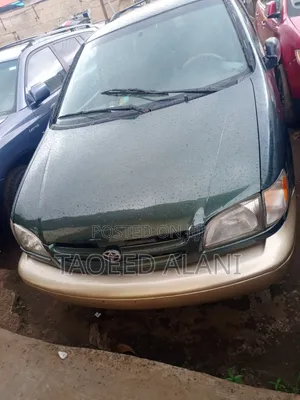 Toyota Sienna 1999 Green
