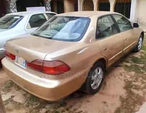 Honda Accord 2001 Gold