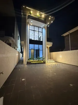 5bdrm Duplex in Chevron for sale