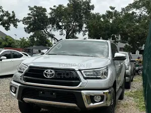 New Toyota Hilux 2025 Silver