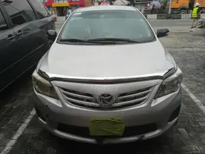 Toyota Corolla 2010 Silver