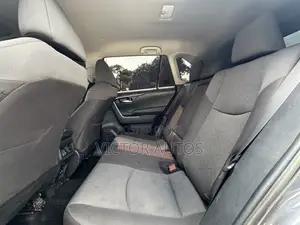 Toyota RAV4 XLE 2021 Black