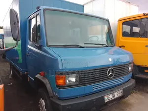 Mercedes-Benz 711