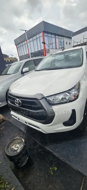 New Toyota Hilux 2026 White