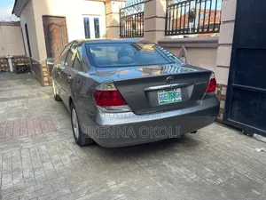Toyota Camry 2005 Gray