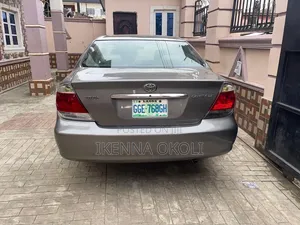 Toyota Camry 2005 Gray