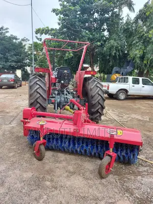 Broom Cleaner