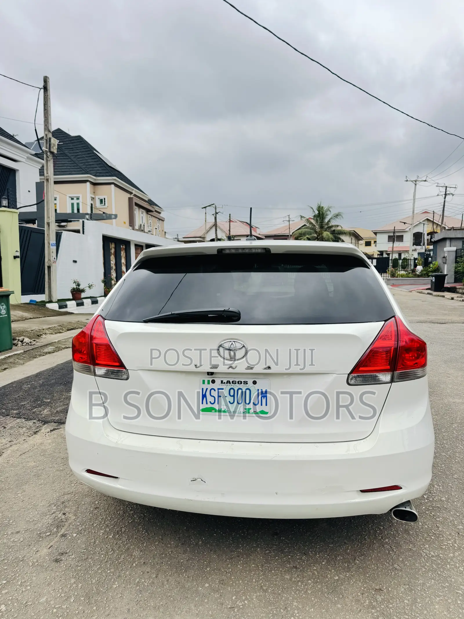 Toyota Venza LE 2010 White