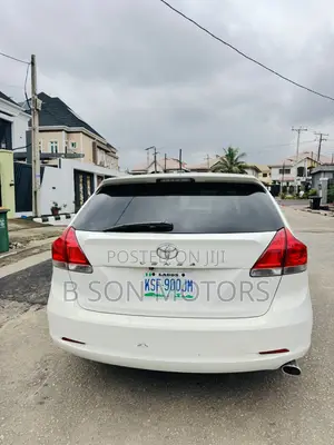 Toyota Venza LE 2010 White