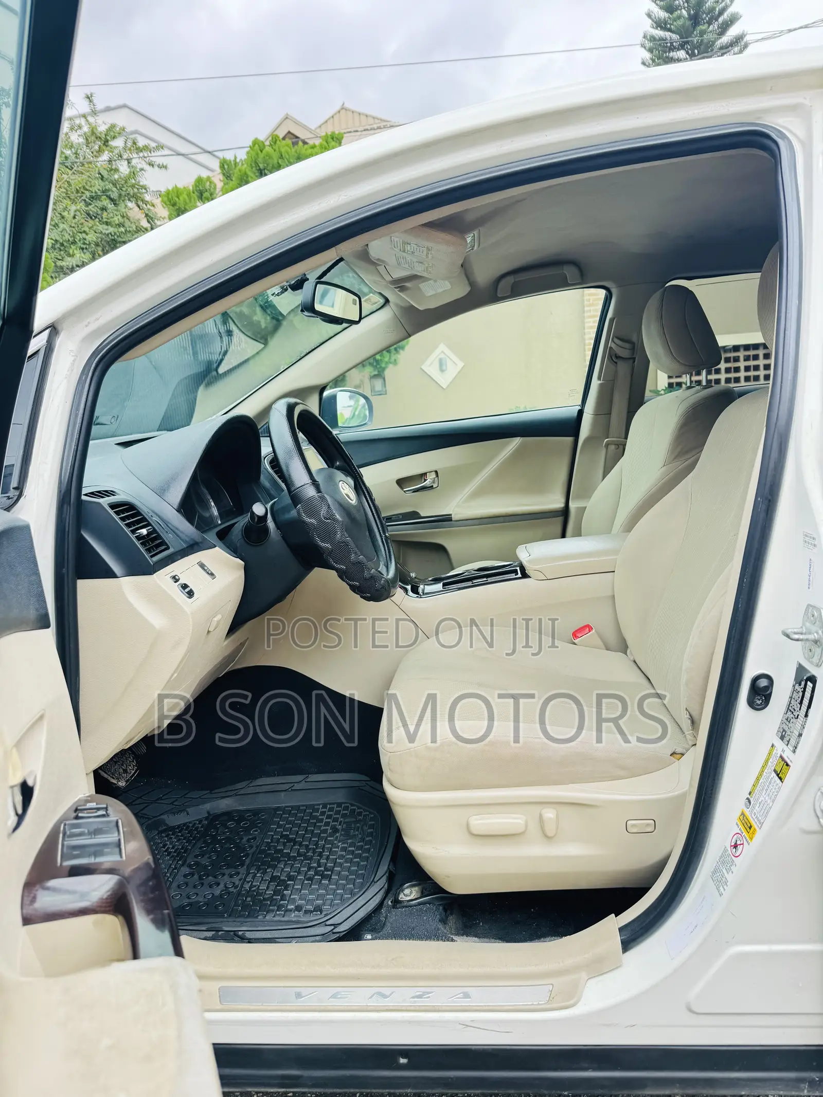 Toyota Venza LE 2010 White