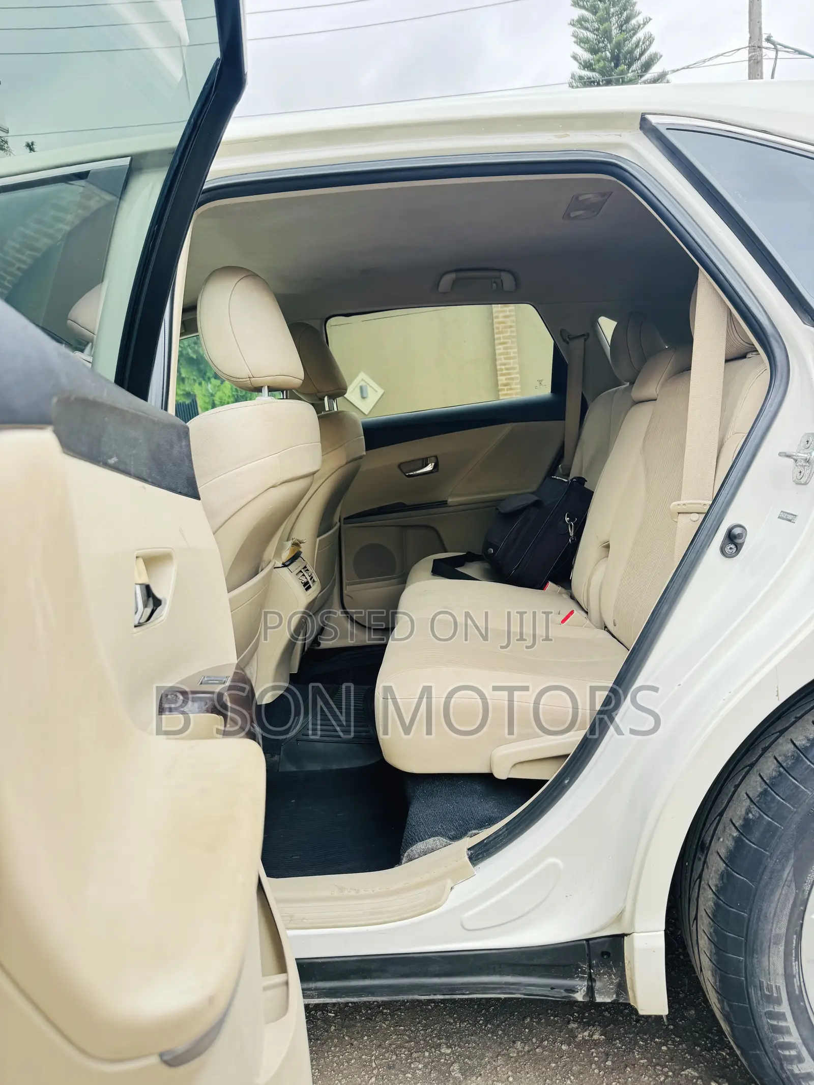 Toyota Venza LE 2010 White