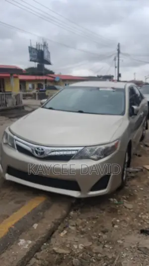 Toyota Camry LE 4dr Sedan w/Prod. End 11/13 (2.5L 4cyl 6A) 2014 Gold