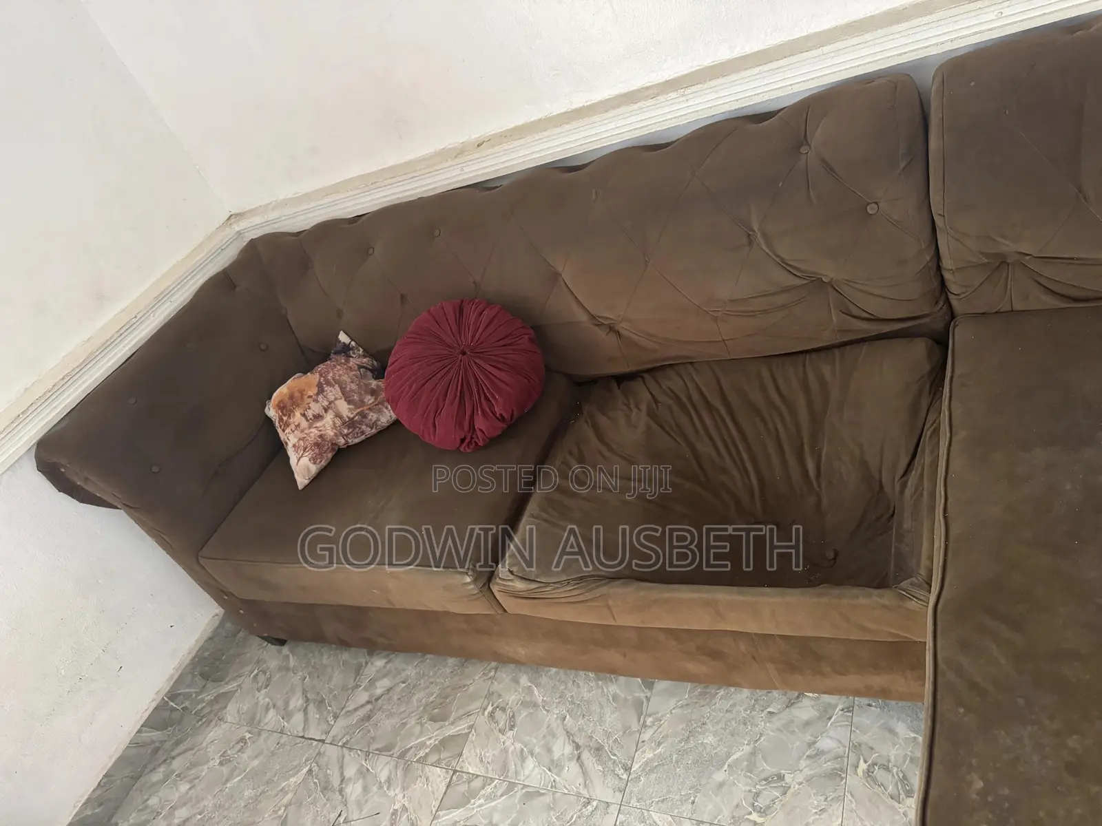4 Seater L- Shape Couch With Single