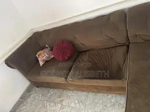 4 Seater L- Shape Couch With Single