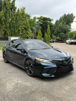 Toyota Camry XSE V6 (3.5L V6 8A) 2019 Blue