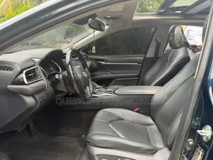 Toyota Camry XSE V6 (3.5L V6 8A) 2019 Blue