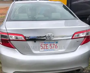 Toyota Camry XLE 4dr Sedan (2.5L 4cyl 6A) 2013 Silver