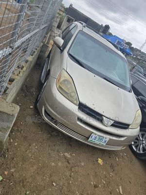 Toyota Sienna 2005 Gold