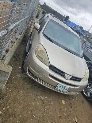 Toyota Sienna 2005 Gold