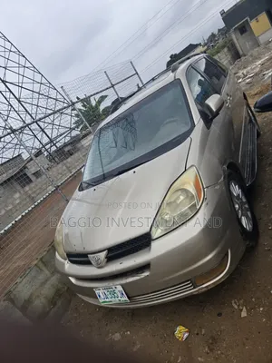 Toyota Sienna 2005 Gold