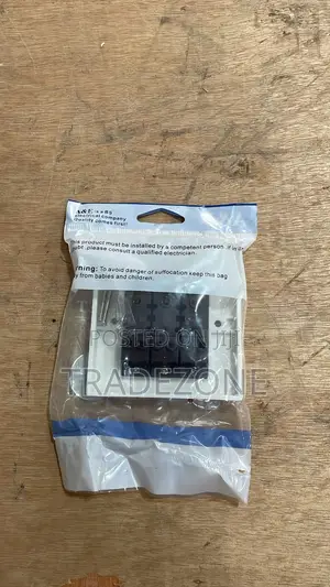 A E 3-Gang Switch