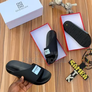 Givenchy Palm's