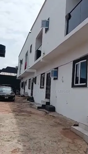 16bdrm Block of Flats in Nwawolor Market Axis, Oshimili South for sale