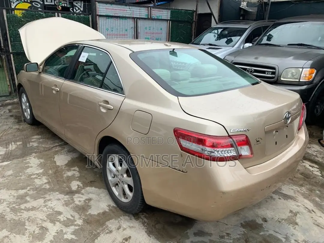 Toyota Camry 2011 Gold