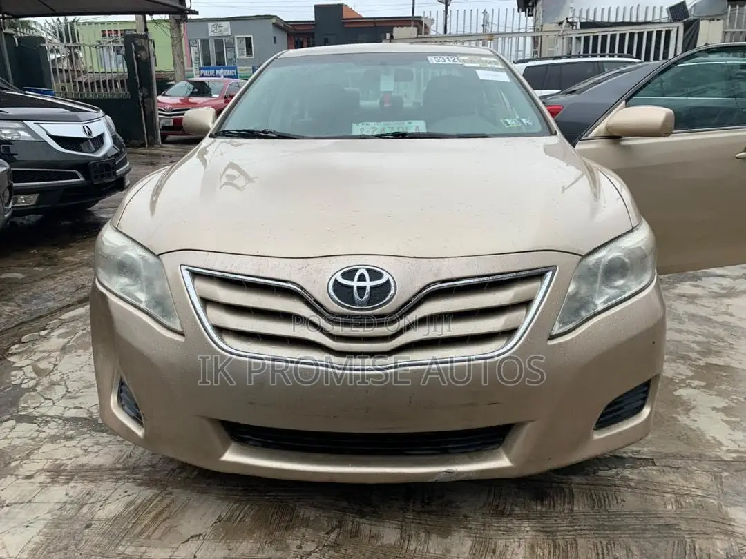 Toyota Camry 2011 Gold