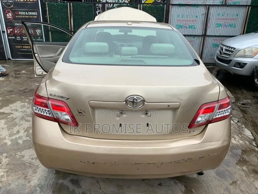 Toyota Camry 2011 Gold