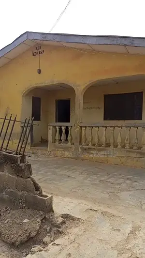 Investment Property With 17 Rooms Beside Federal Poly Ede, Osun State