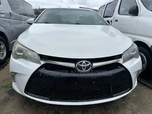Toyota Camry SE 4dr Sedan (2.5L 4cyl 6A) 2016 White