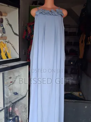Elegant Sleeveless Gown for Ladies