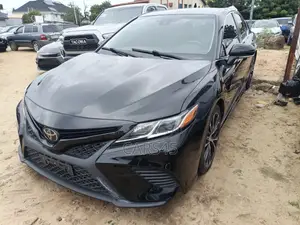 Toyota Camry SE FWD (2.5L 4cyl 8AM) 2018 Black